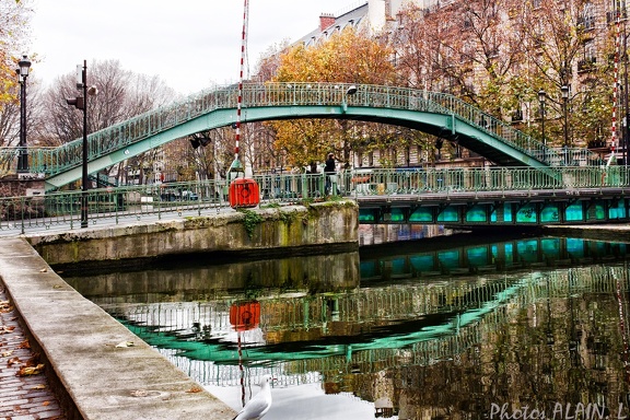 Canal St Martin - Passerelle et pont - reflets