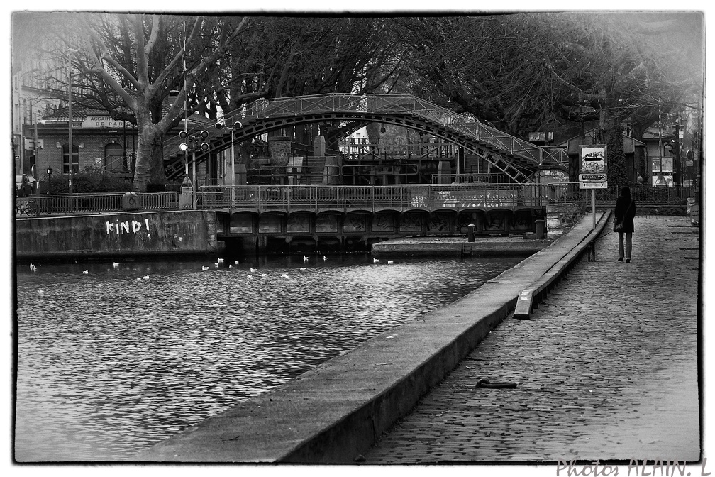 Canal St Martin - Promenade sur le quai