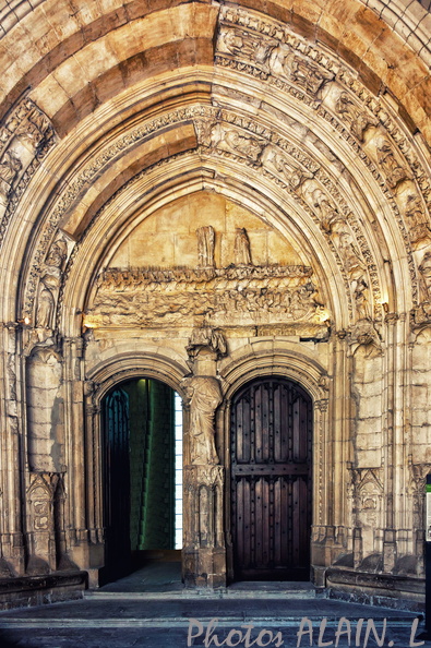 Avignon - Le palais - Eglise.jpg