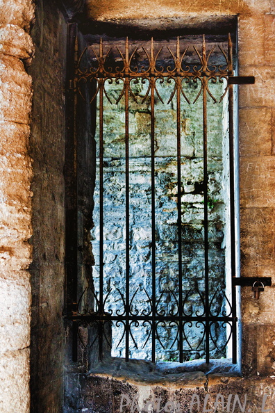 Avignon - Vue interieure du pont 2.jpg