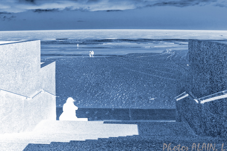 Cabourg - Escalier de la plage cyanotype.jpg