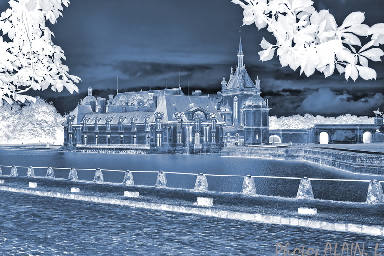 Chantilly - Chateau - Vue generale cyanotype.jpg
