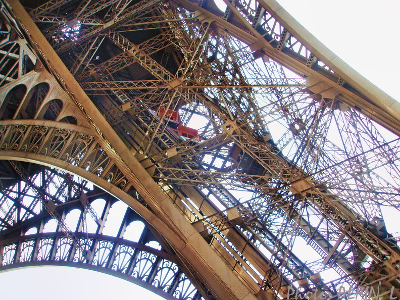 Paris - Tour Eiffel - Ascenseur