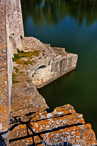 Avignon - Pile du pont.jpg