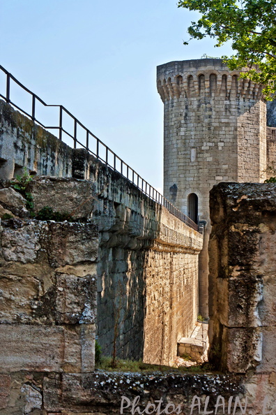 Avignon - Tour du mur.jpg