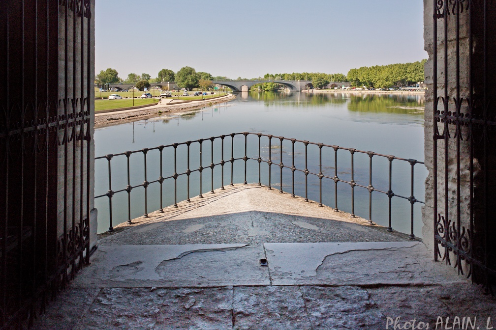 Avignon - Vue interieure du pont 3
