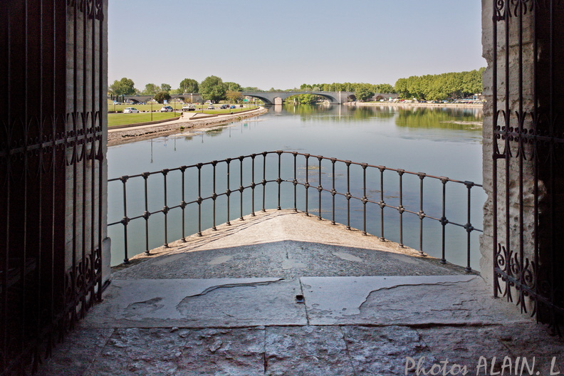 Avignon - Vue interieure du pont 3.jpg
