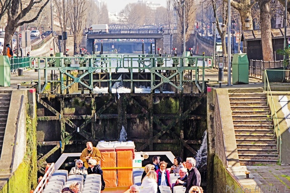 Paris - Canal St Martin - Passage ecluse2