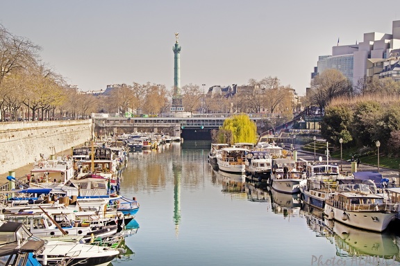 Paris - Canal St Martin - Port Bastille et le Genie