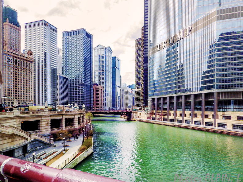 Chicago - Chicago river.jpg