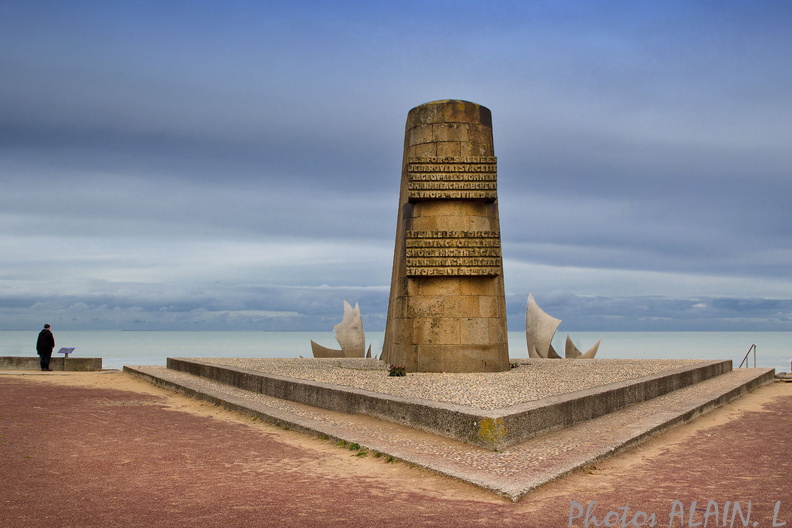 Omaha beach - Monument 2.jpg
