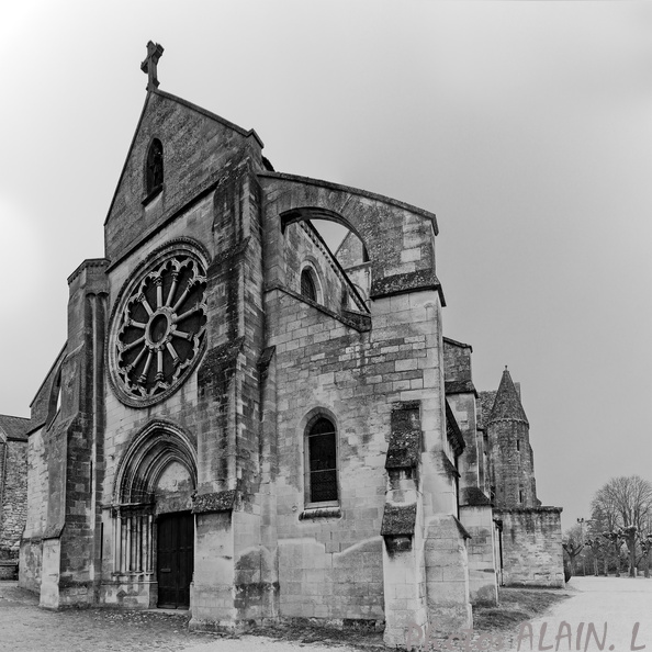 Eglise Auvers -Van Gogh - NB.jpg